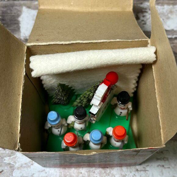 Vintage Christmas Plastic Ornament Snowman Scene Scissor Expansion - Picture 8 of 12